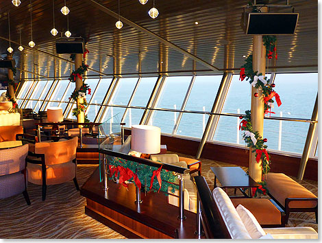 Auch die Panorama Lounge Pazifik auf dem Sonnen-Deck wurde mit neuen Details aufgewertet.