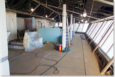 Die Panorama Lounge Pazifik auf Deck 9 whrend der Umbauarbeiten ...