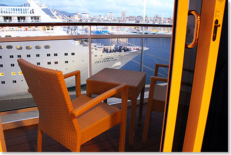 Blick vom Balkon in den Hafen von Genua.