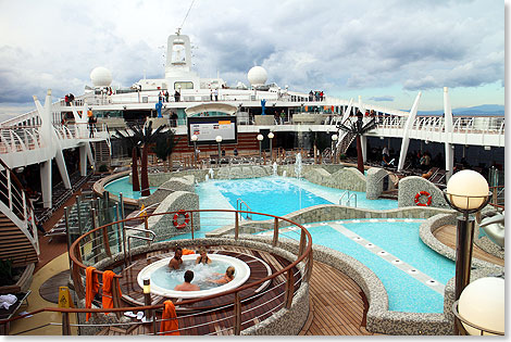 Aqua Park-Outdor Pools und Whirlpools auf Deck 14.