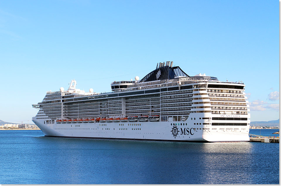 MSC SPLENDIDA im Hafen von Palma de Mallorca.