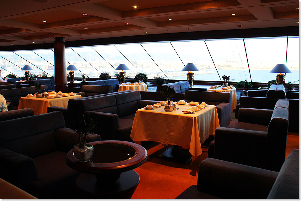 Top Sail Lounge im Yacht Club.