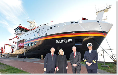 Bei der bergabe der SONNE: Bernard Meyer  Geschftsfhrer Meyer Werft, Johanna Wanka  Bundesforschungsministerin, Stephan Weil  Niederschsischer Ministerprsident, Kapitn Oliver Meyer  Reederei Briese.  