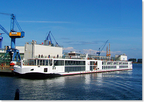 Ein Viking Cruiser wird bei der Neptun Werft ausgerstet.