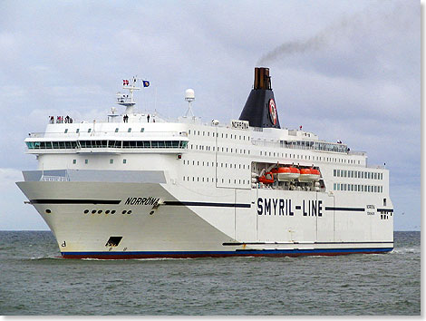Die NORRNA der Reederei Smyril Line verkehrt einmal wchentlich von Hirtshals auf die Frer-Inseln.