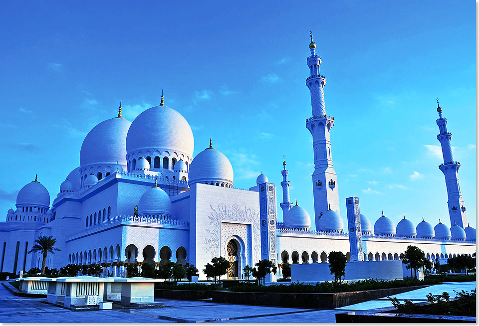 DieSheikh Zayed Moschee in Abu Dhabi.
