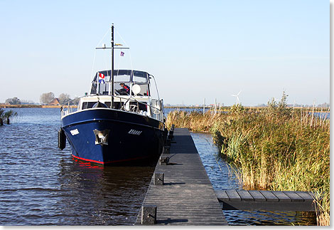 Foto: Sabine Umla-Latz, Mönchengladbach Die RYANNE ist ein Hausboot von beträchtlicher Größe: Fast 15 Meter lang und 4,50 Meter breit.
