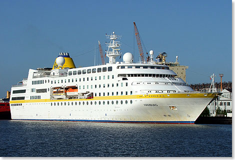 Die HAMBURG muss auerplanmig bis Ende Juli auf der Bremerhavener Lloyd Werft berholt werden.