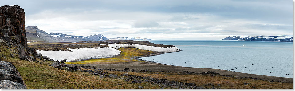 Majesttisch: Ausblick von der Barents-Insel  auf den Freemansund.