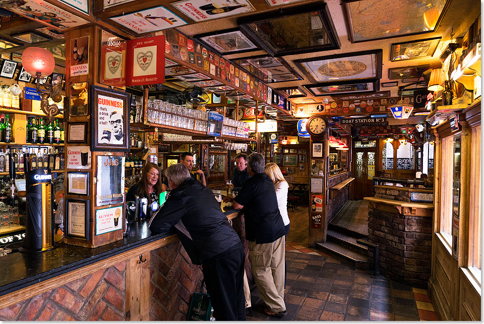 Im Pub Duke of York in Belfast mit der angeblich grten Auswahl an irischen Whiskeys.