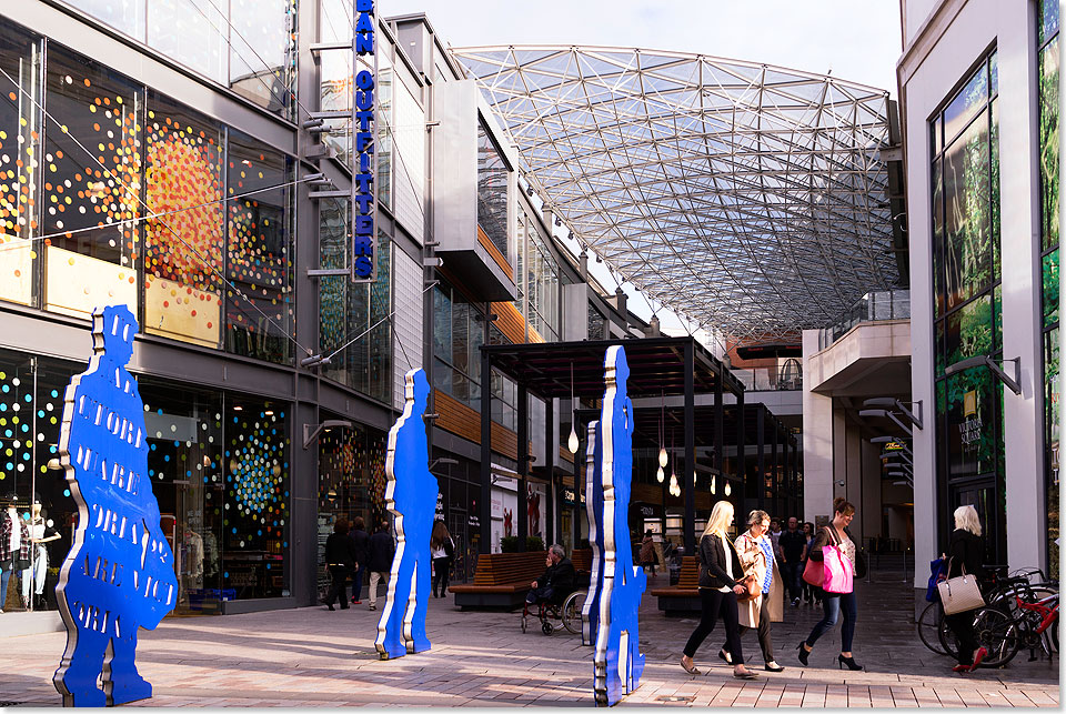 Ein Eingang zum Victoria Einkaufszentrum in der Innenstadt von Belfast.