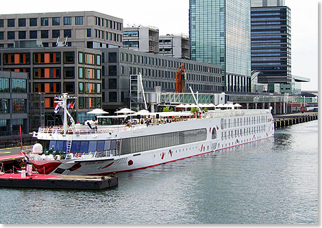 Die AROSA SILVA am Terminal in Amsterdam.