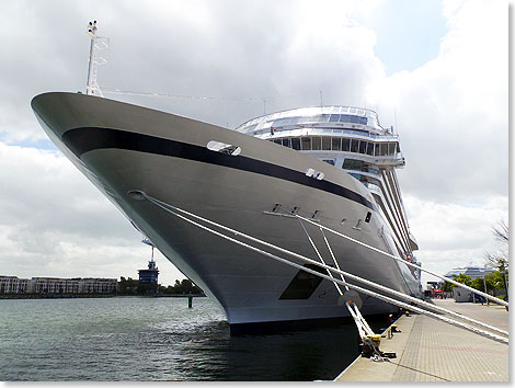 Der Neubau VIKING STAR am Liegeplatz in Warnemnde. 