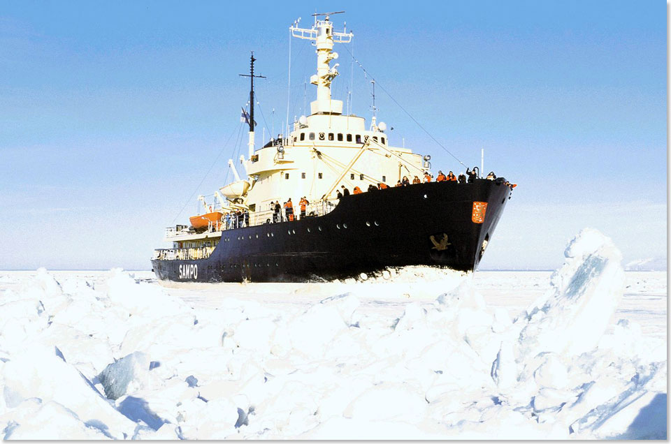 Foto: nordicpress, Vuokatti (FIN) Eisbrecher SAMPO im Ostsee-Eis vor Kemi.