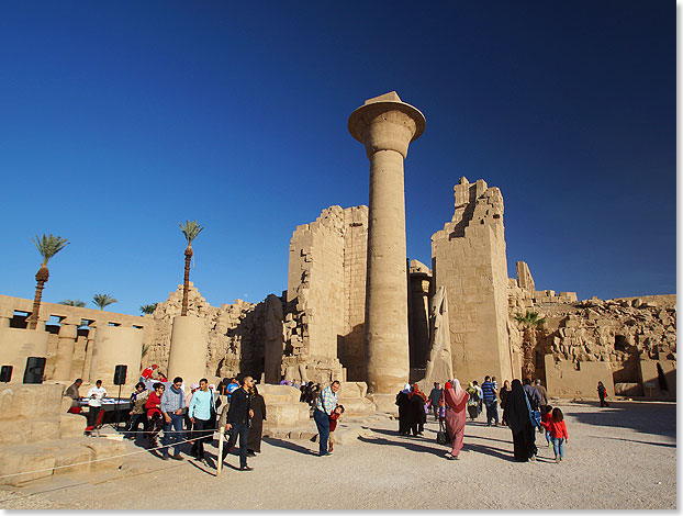 Die Taharka Sule im offenen Hof der Tempelanlage vom Karnak. Taharka war der 5. Pharao der 25. Dynastie.