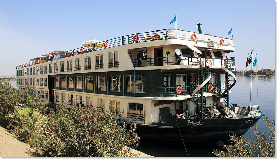 MS ZEINA hat am Anleger in Edfu festgemacht.