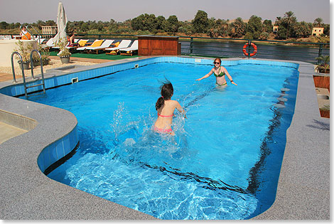 ... mit dem Pool, der immerhin bis 1,50 Meter tief ist.