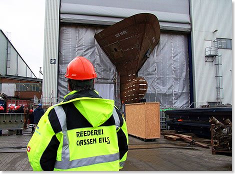 Das neue Fahrgastschiff HELGOLAND der Reederei Cassen Eils immer mehr Gestalt an. 