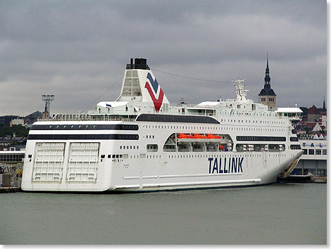 Die Passagierfhre ROMANTIKA im Hafen von Tallinn.