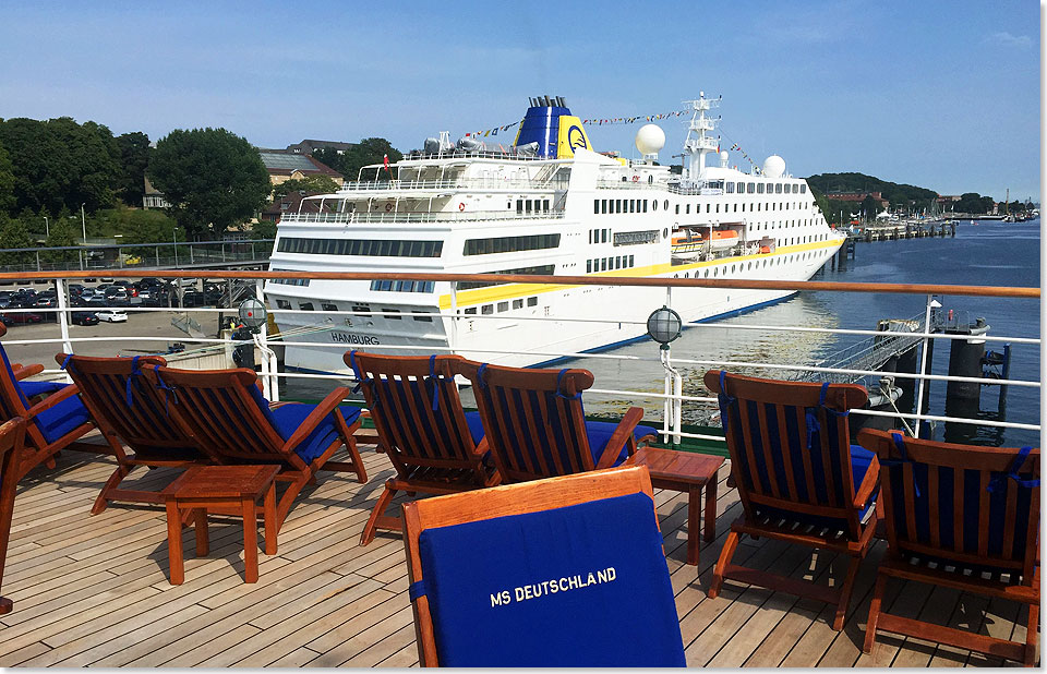 Vom 9. Juni bis 10. August hatte die DEUTSCHLAND ersatzweise den Fahrplan der HAMBURG fr einen auerplanmigen Werftauftenthalt bei der Bremerhavener Lloyd Werft bernommen.