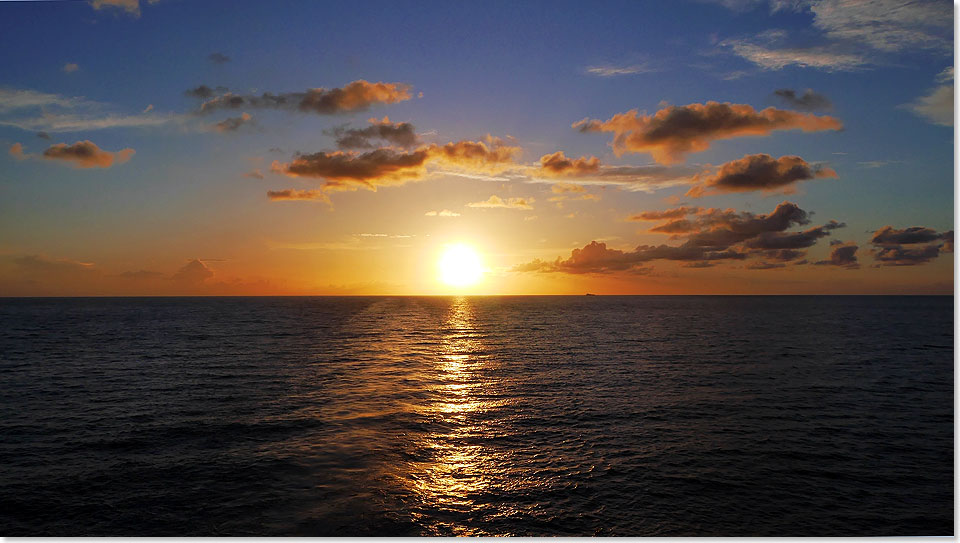 Ein Sonnenuntergang auf See ist immer ein erhebendes und romantisches Erlebnis.