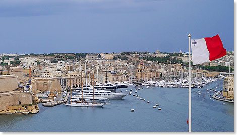 Blick ber den Yacht-Hafen von Valetta. 