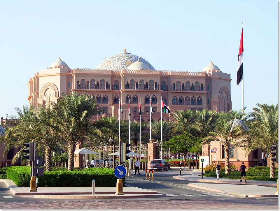 Am sdlichen Ende der Corniche erreicht man das luxuriseste Hotel der Welt, das Emirates Palace.