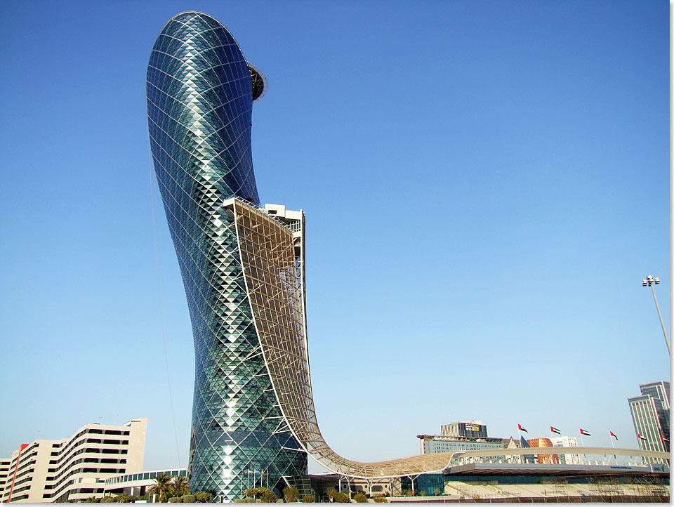 Das Abu Dhabi Capital Gate wird im Guinness-Buch der Rekorde als der am strksten absichtlich geneigte Turm der Erde bezeichnet.