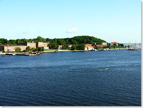 Der Landtag von Schleswig-Holstein begrt uns in Kiel.