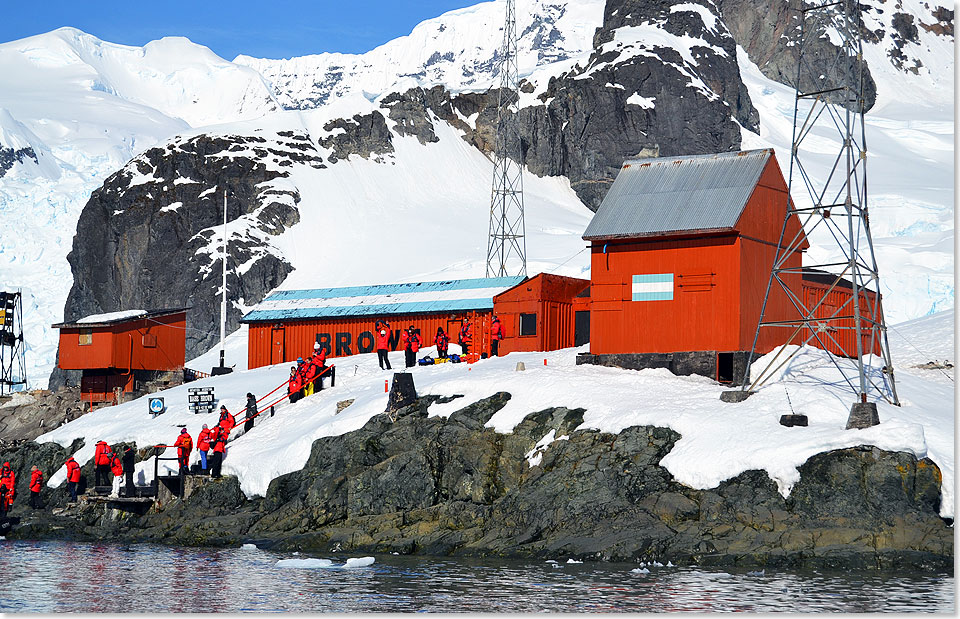 Besuch und Abschied von der Argentinische Antarktisstation Almirante Brown. 