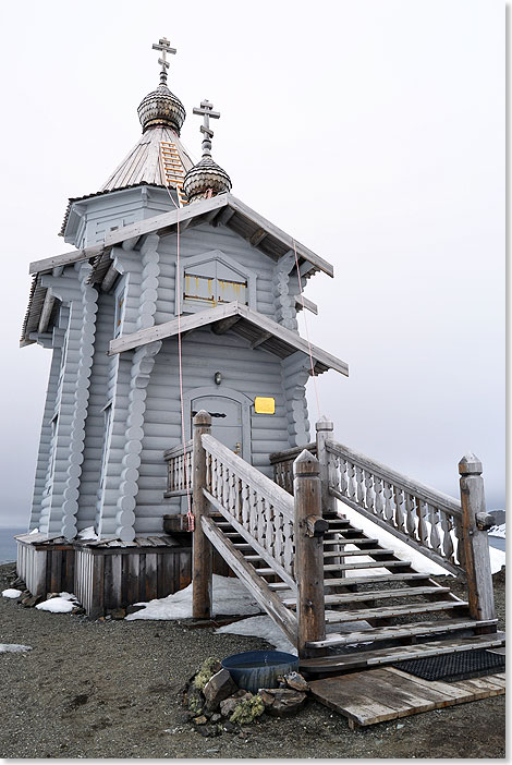 Die russisch-orthodoxe Kirche der Bellingshausen-Station wirkt von auen trist