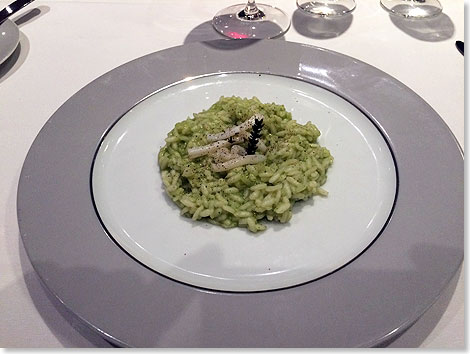 Risotto all'Emulsione di Erbe, mit Kruer-Emulsion und gebratenen Kalmaren.