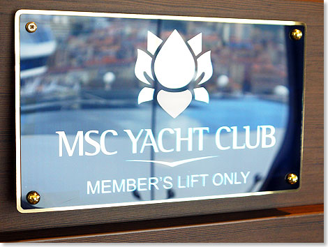 Den Priority-Aufzug konnten wir mit unserer Bordkarte anfordern, er fuhr direkt bis in den Yacht Club durch.