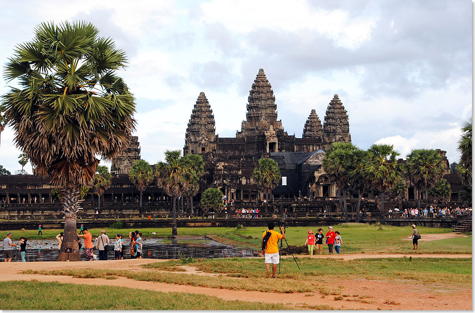 Als grter Sakralbau und eine der bekanntesten Sehenswrdigkeiten der Welt spielt Angkor Wat eine Schlsselrolle fr den Tourismus in Kambodscha.