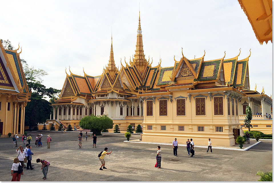 In Kambodschas Hauptstadt Phnom Penh besuchen wir den Knigspalast und die Silberpagode, die im 19. Jahrhundert errichtet wurden. 