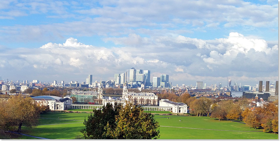 Blick vom Observatory Hill in Greenwich auf das sonnige London.