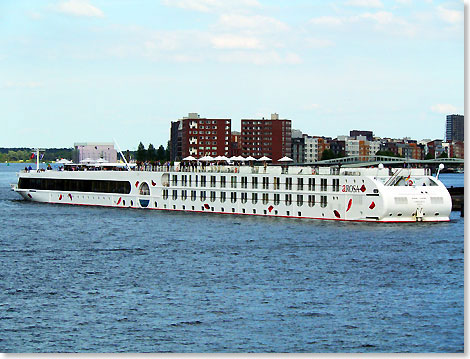 Die A-ROSA SILVA in Amsterdam. Dieser Schiffstyp gilt als einer der effizientesten Flusskreuzer auf dem Markt.
