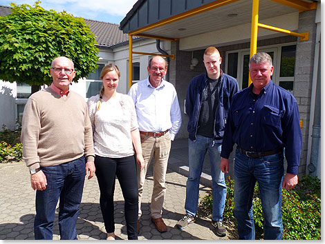 Die Baltimar-Crew v. l.: Klaus Zeise, Vivienne Anderson, Peter Grbke, Felix Pralow und Gunnar Ldemann vor ihrem Bro in Bentwisch.