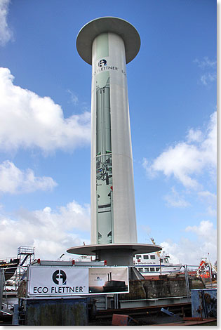 Der fertige ECO-Flettner Rotor im Hafen von Leer.