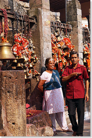 Besucher im Kloster Kamakhya.