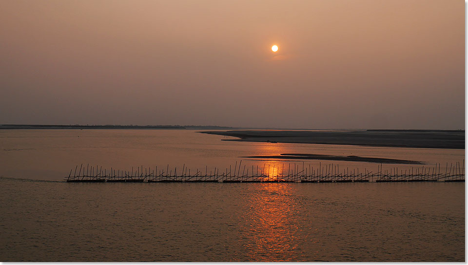 Sonnenuntergang am Brahmaputra.