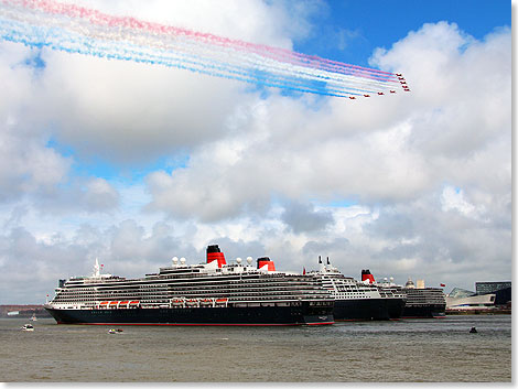 Die drei Cunard-Queens und die Red Arrows, einer von vielen historischen Momenten im Jubilumsjahr der Cunard Line.