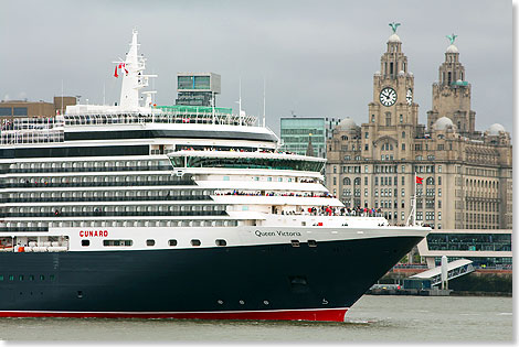 Die QUEEN VICTORIA und das Royal Liver Building.