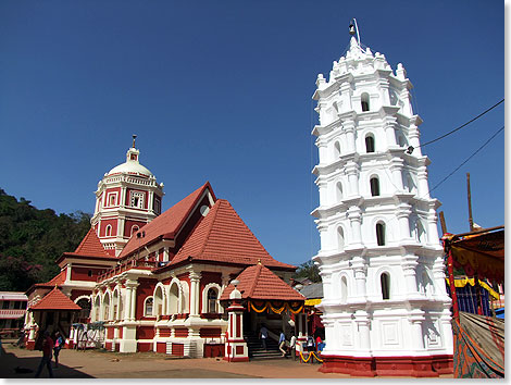 Der Tempel Shree Shandtadurga mit dem typischen Lampenturm.