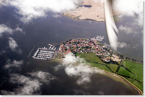 Der kleine Fischerei- und Yachthafen Maasholm vor Schleimuende.