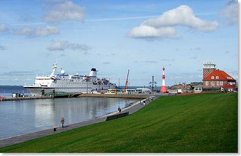 Das Kreuzfahrtschiff BERLIN wurde am 10. September erstmalig an der Bremerhavener Seebderkaje abgefertigt.