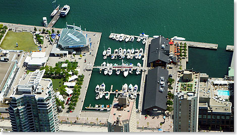 Der Yachthafen von Toronto direkt vor der Altstadt ist ein beliebtes Domizil fr ...
