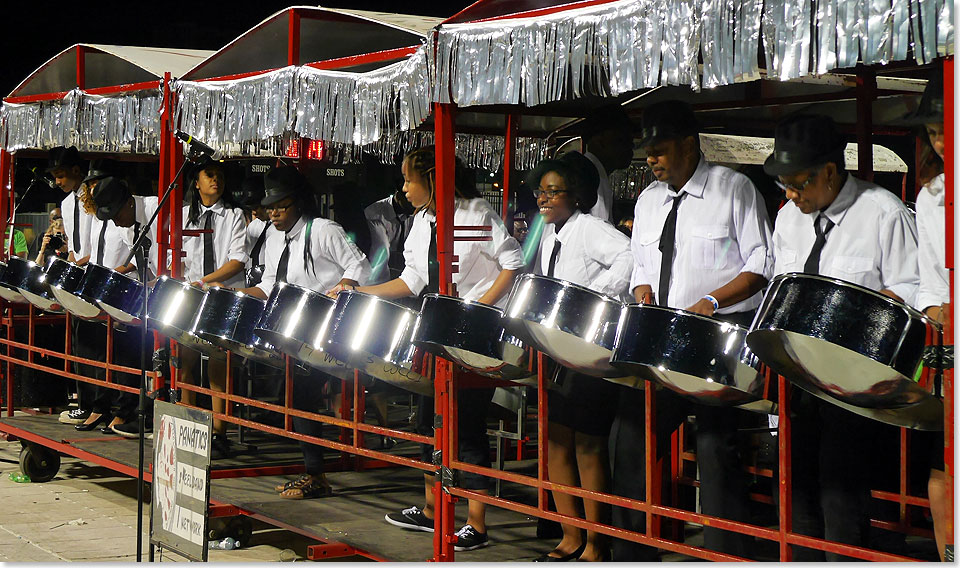 Die Bands spielen pulsierende Rhythmen von Calypso, Soca, Reggae und Chutney.