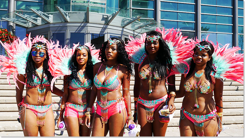 So erlebe ich mitten im Juli einen Karneval, der in einer farbenfrohen und lebendigen Parade mit Kostmen wie in Rio de Janeiro seinen Hhepunkt findet. 