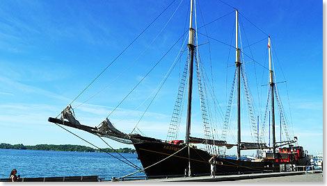 Leinen los und die Segel gesetzt heit es an diesem sonnigen Sonntagmorgen auf dem Ontariosee.